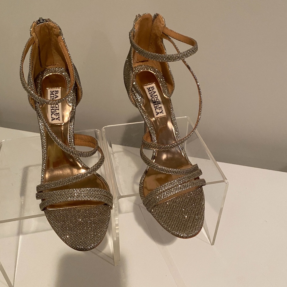 BADGLEY MISCHKA GOLD STRAPPY DRESS SHOES/SANDALS 7